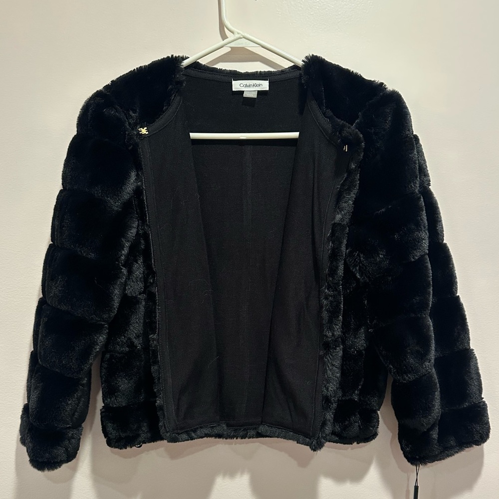 Calvin Klein - Women’s Medium Faux Fur Shrug